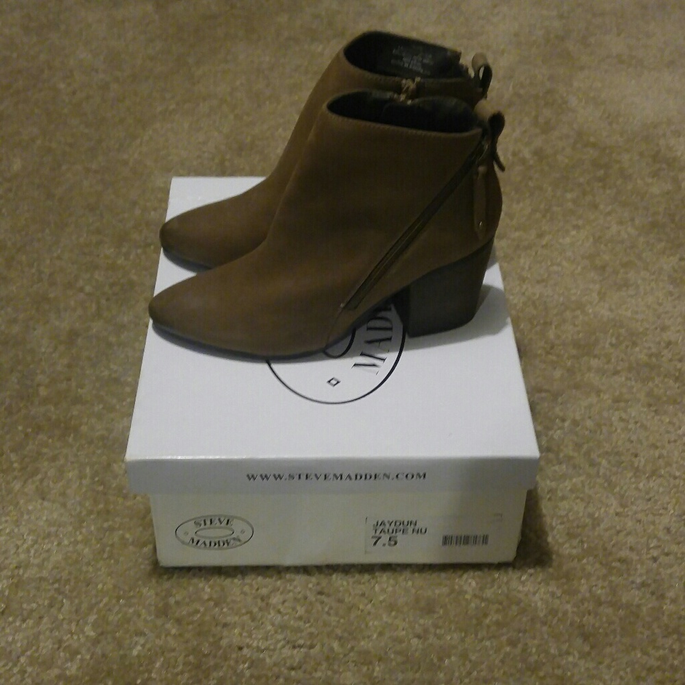 Steve Madden size 7.5 Jaydun booties